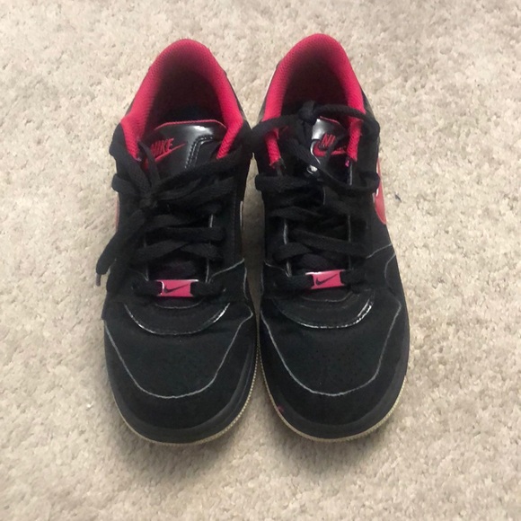 Black and pink nikes - Picture 1 of 4